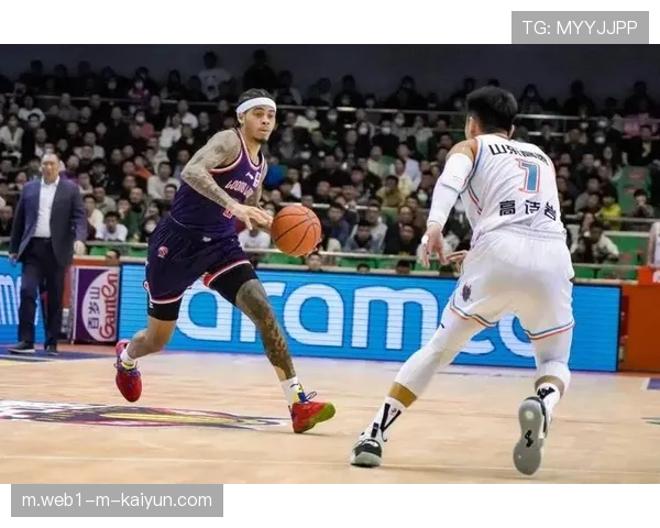 上海快攻得分18-8占据优势 转换进攻效率体现战术执行力 上海快攻得分18-8占据优势 转换进攻效率体现战术执行力